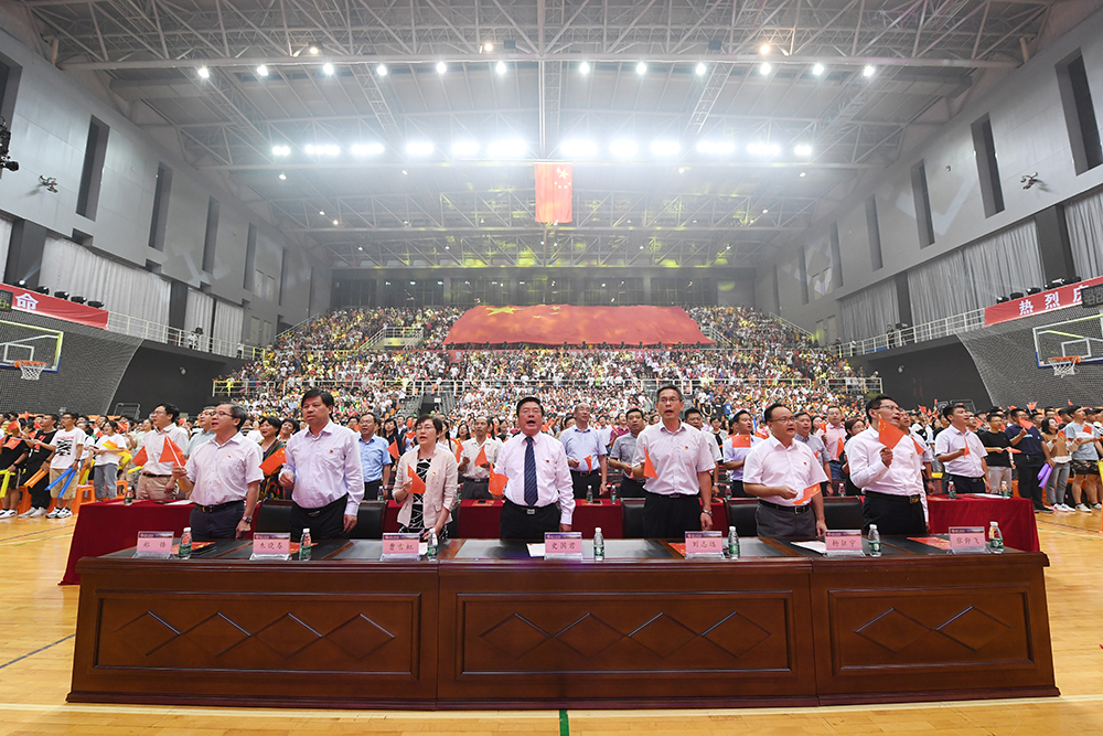 师生激情歌唱 讴歌新中国成立七十周年的光辉历程和伟大成就
